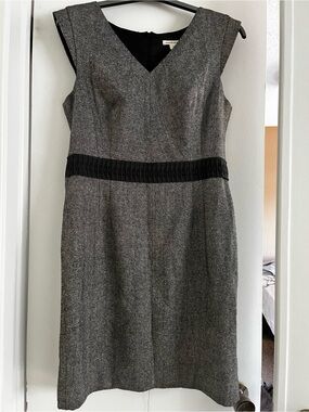 Banana Republic Gray V-Neck Sheath Dress with Black Waist Accent